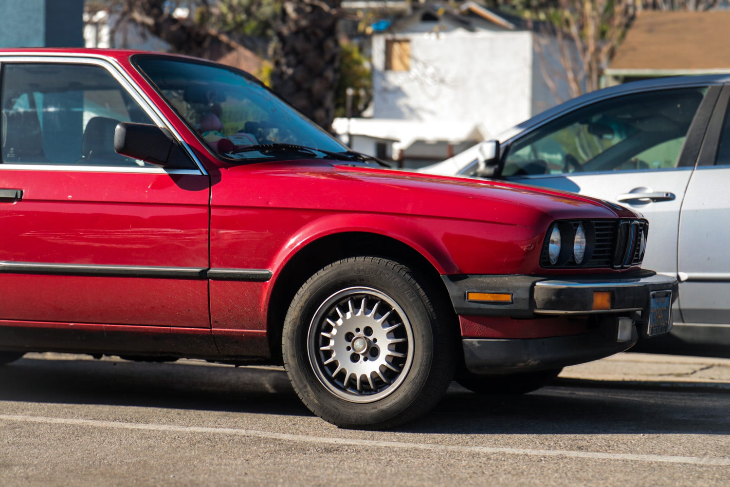 EXTERIOR DETAIL: SEDAN/SUV/TRUCK